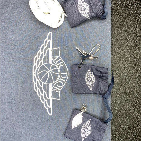 Jordan 1 Retro High DIOR - Picture 8 of 8